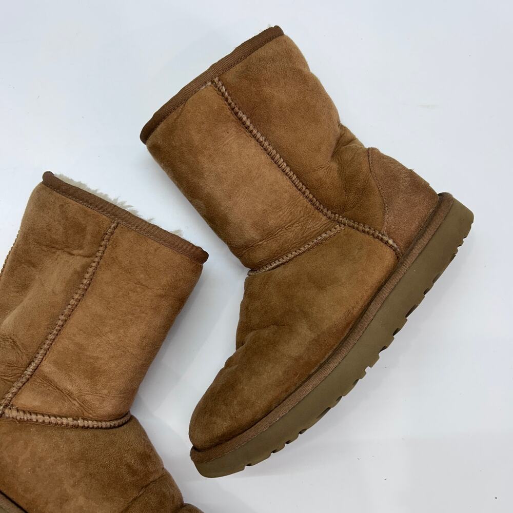 UGG Classic Short II Boot in Chestnut 7 Style 1016223 - Picture 3 of 9